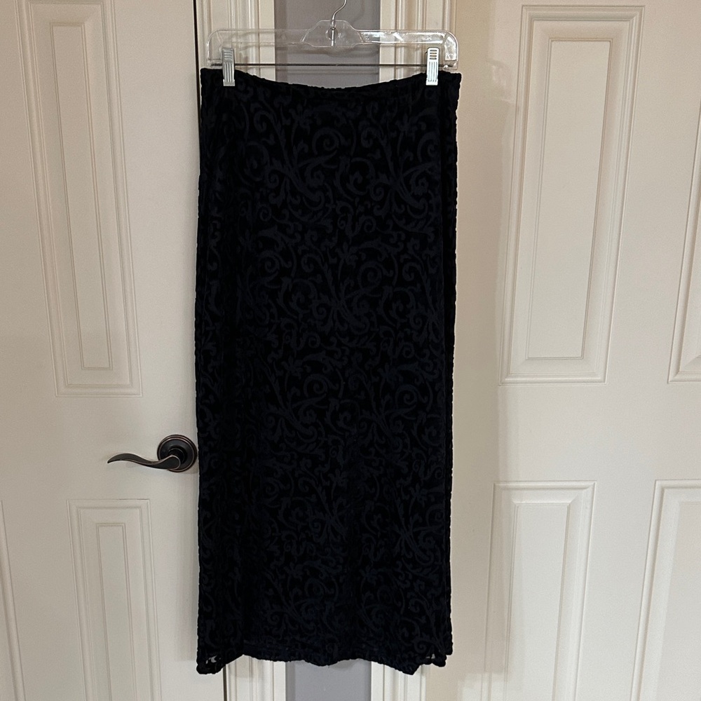 Elegant Black Patterned Skirt